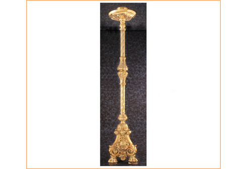 Candelero de pie en bronce de 115 cm. de altura